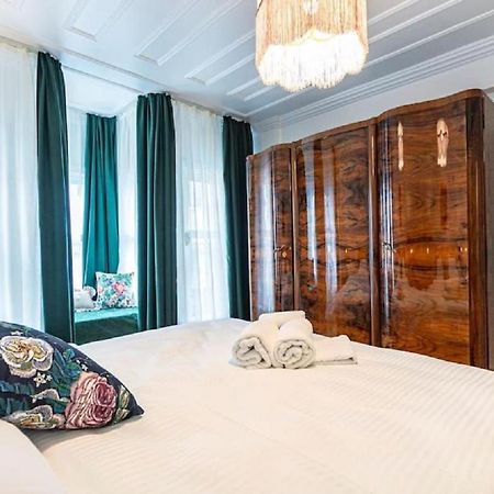 Historical 4-Br Home Steps From Besiktas Stadium & Bosphorus Views - Prime Nisantasi Location! Isztambul Kültér fotó