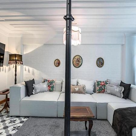 Historical 4-Br Home Steps From Besiktas Stadium & Bosphorus Views - Prime Nisantasi Location! Isztambul Kültér fotó