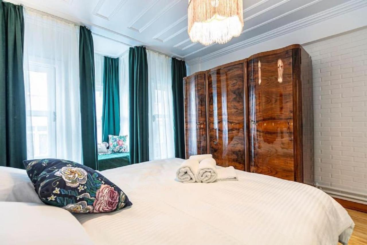 Historical 4-Br Home Steps From Besiktas Stadium & Bosphorus Views - Prime Nisantasi Location! Isztambul Kültér fotó