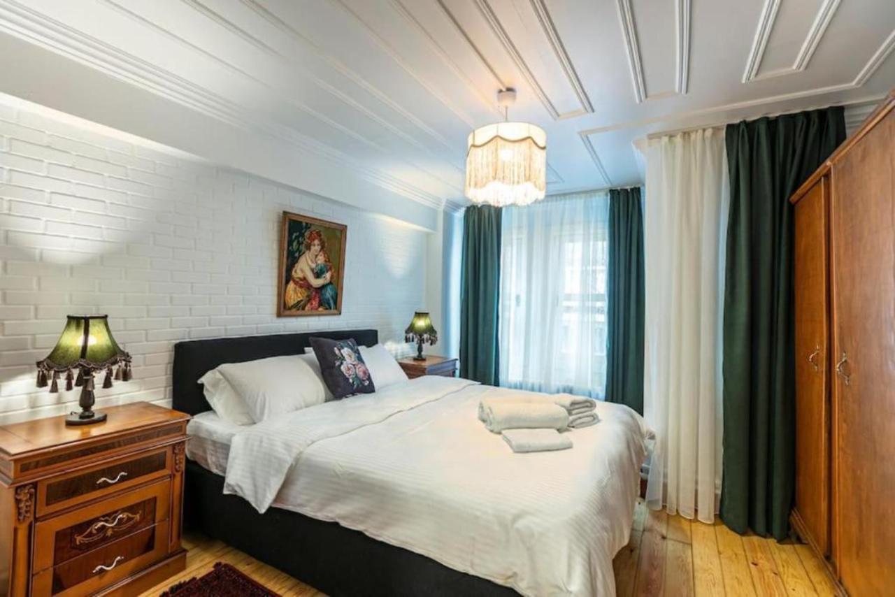 Historical 4-Br Home Steps From Besiktas Stadium & Bosphorus Views - Prime Nisantasi Location! Isztambul Kültér fotó