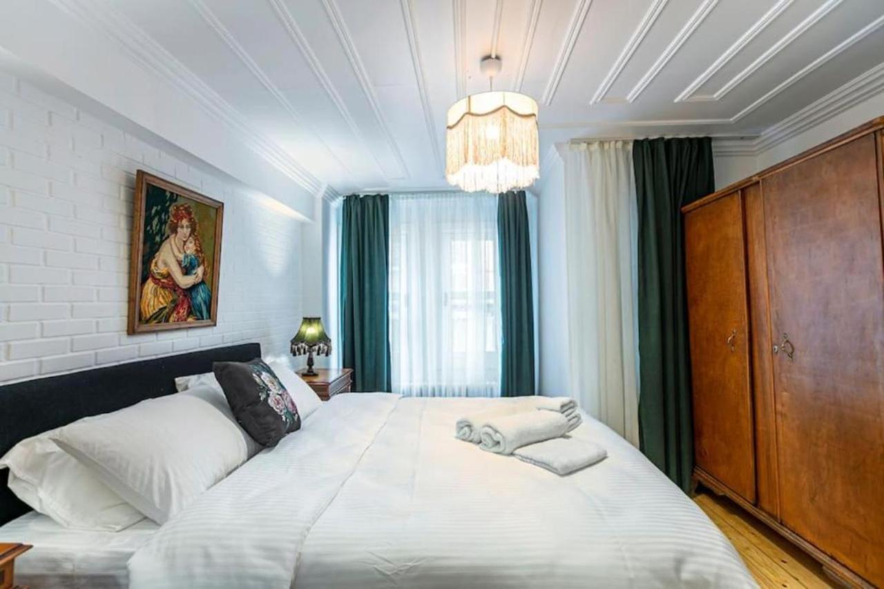Historical 4-Br Home Steps From Besiktas Stadium & Bosphorus Views - Prime Nisantasi Location! Isztambul Kültér fotó