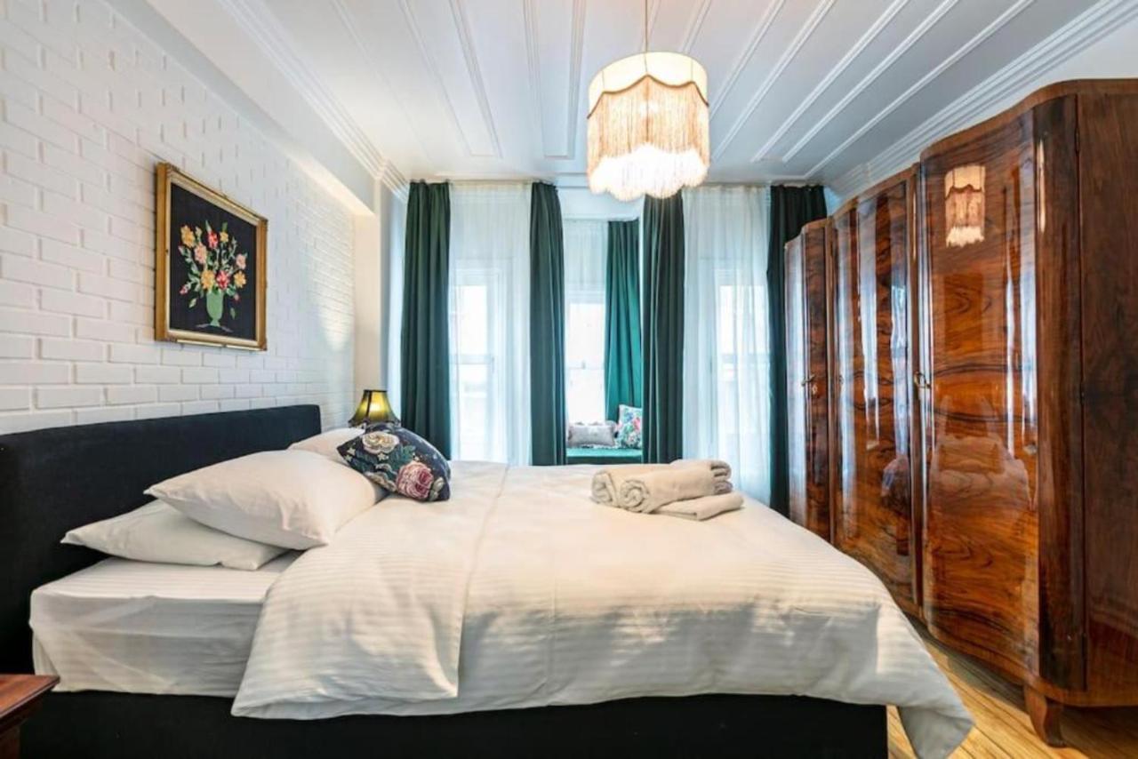 Historical 4-Br Home Steps From Besiktas Stadium & Bosphorus Views - Prime Nisantasi Location! Isztambul Kültér fotó