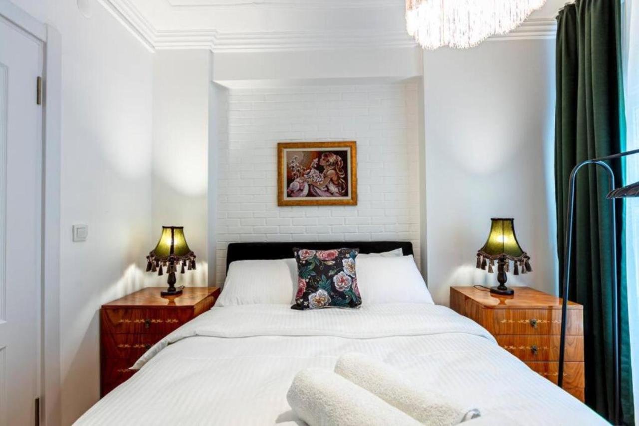 Historical 4-Br Home Steps From Besiktas Stadium & Bosphorus Views - Prime Nisantasi Location! Isztambul Kültér fotó