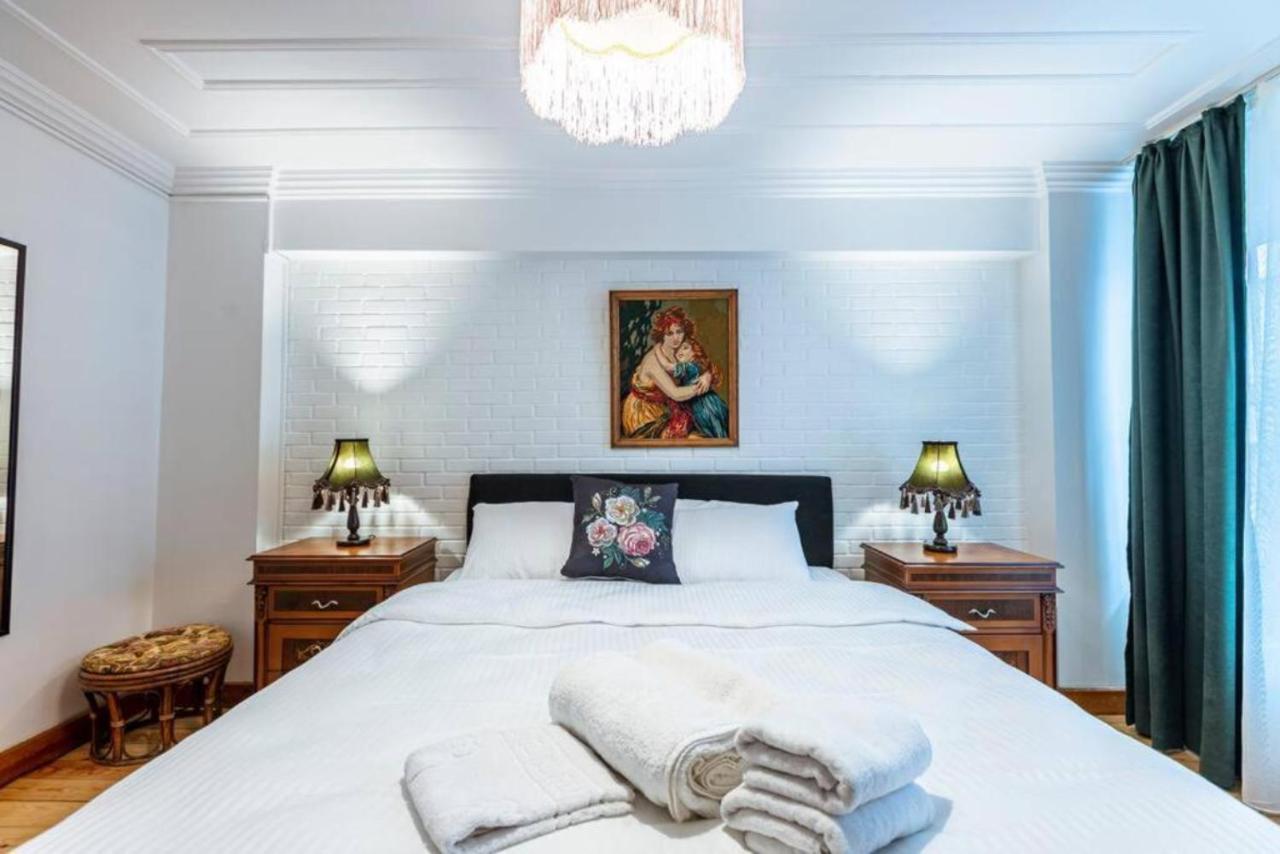 Historical 4-Br Home Steps From Besiktas Stadium & Bosphorus Views - Prime Nisantasi Location! Isztambul Kültér fotó