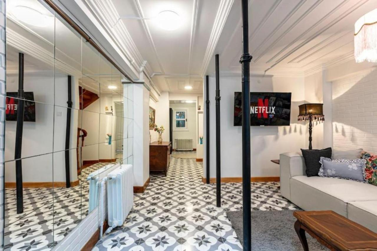 Historical 4-Br Home Steps From Besiktas Stadium & Bosphorus Views - Prime Nisantasi Location! Isztambul Kültér fotó