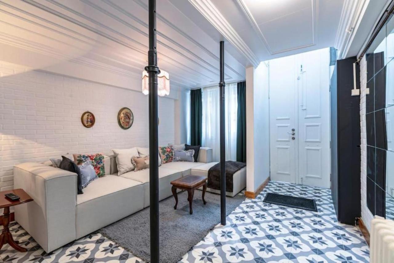 Historical 4-Br Home Steps From Besiktas Stadium & Bosphorus Views - Prime Nisantasi Location! Isztambul Kültér fotó